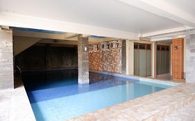 RedDoorz Plus at Hotel Srikandi Kendari